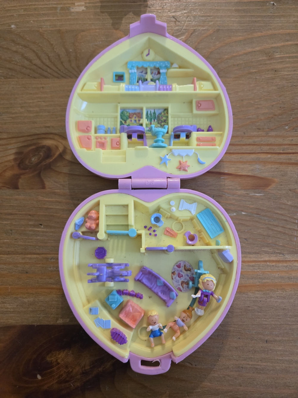 Polly Pocket Babysitting Collection Perfect Playroom Compact 1994
